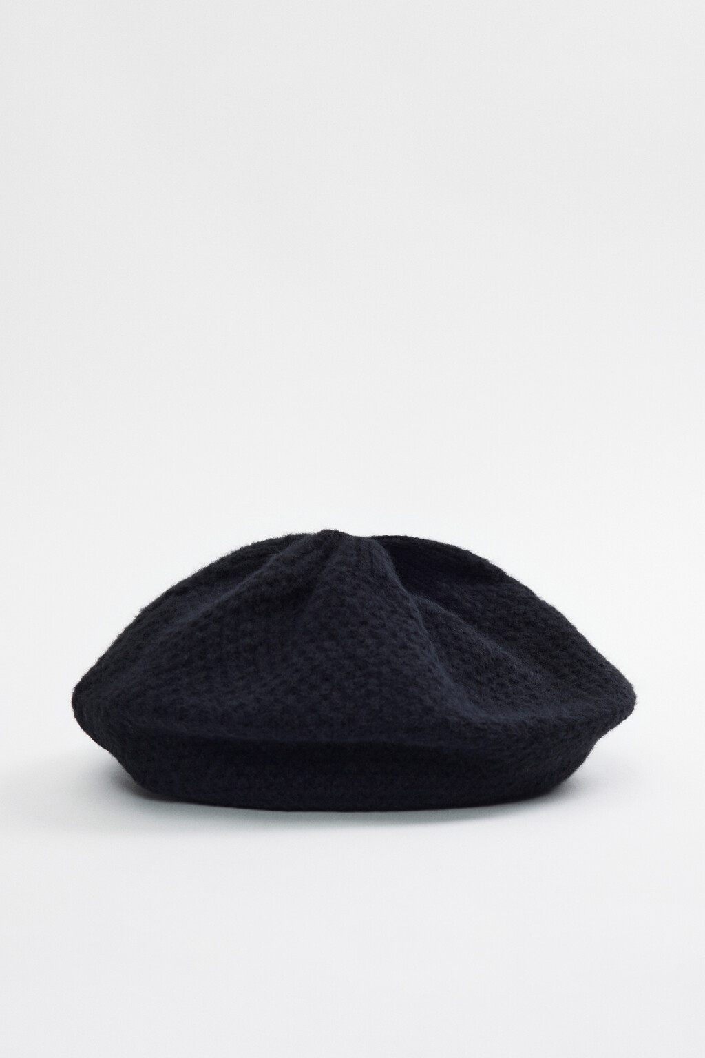 Берет теплый вязаный однотонный - цвет черный - 4