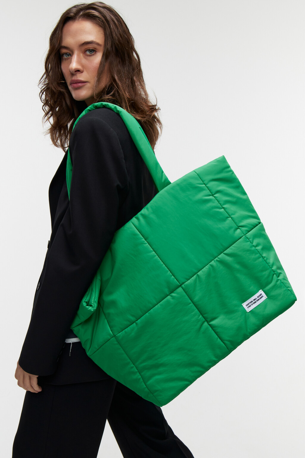 Сумка-шопер стеганая с нашивкой - цвет зеленый - 5