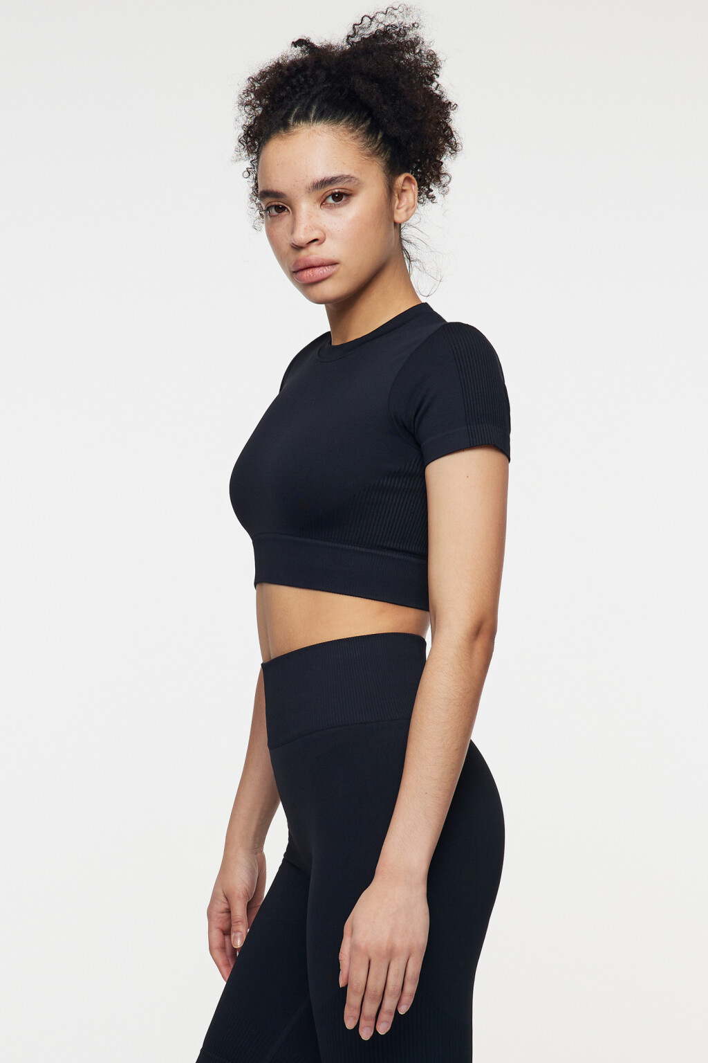 Топ-футболка спортивный укороченный - цвет черный - 2