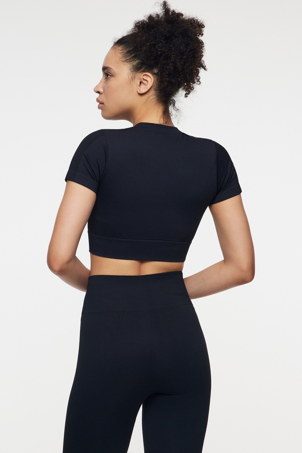 Топ-футболка спортивный укороченный - цвет черный - 3