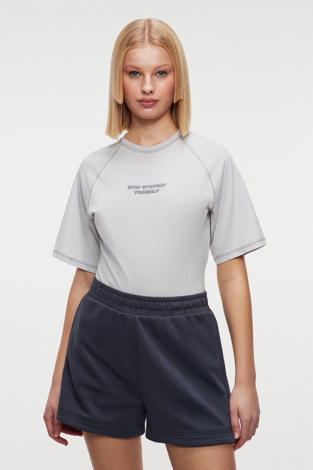 боди-футболка хлопковая с принтом-надписью - цвет серый - 1