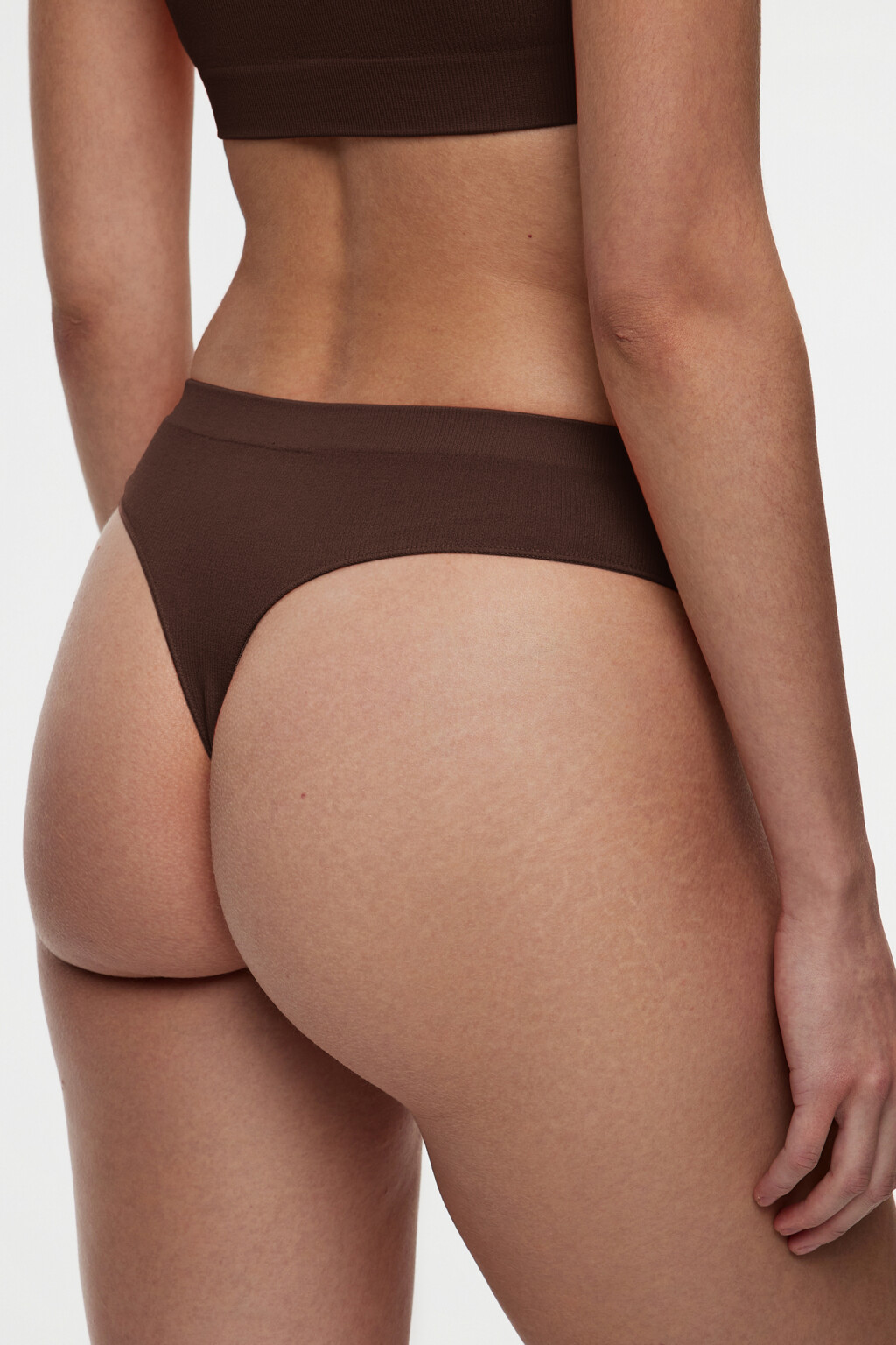 Трусики-стринги бесшовные в мелкий рубчик - цвет коричневый - 2