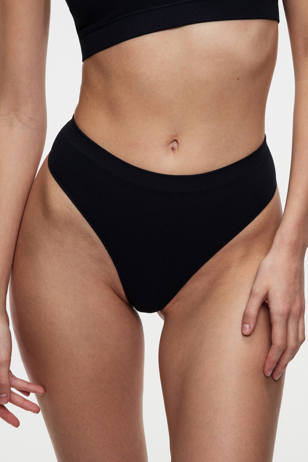 Трусики-стринги бесшовные в мелкий рубчик - цвет черный - 1