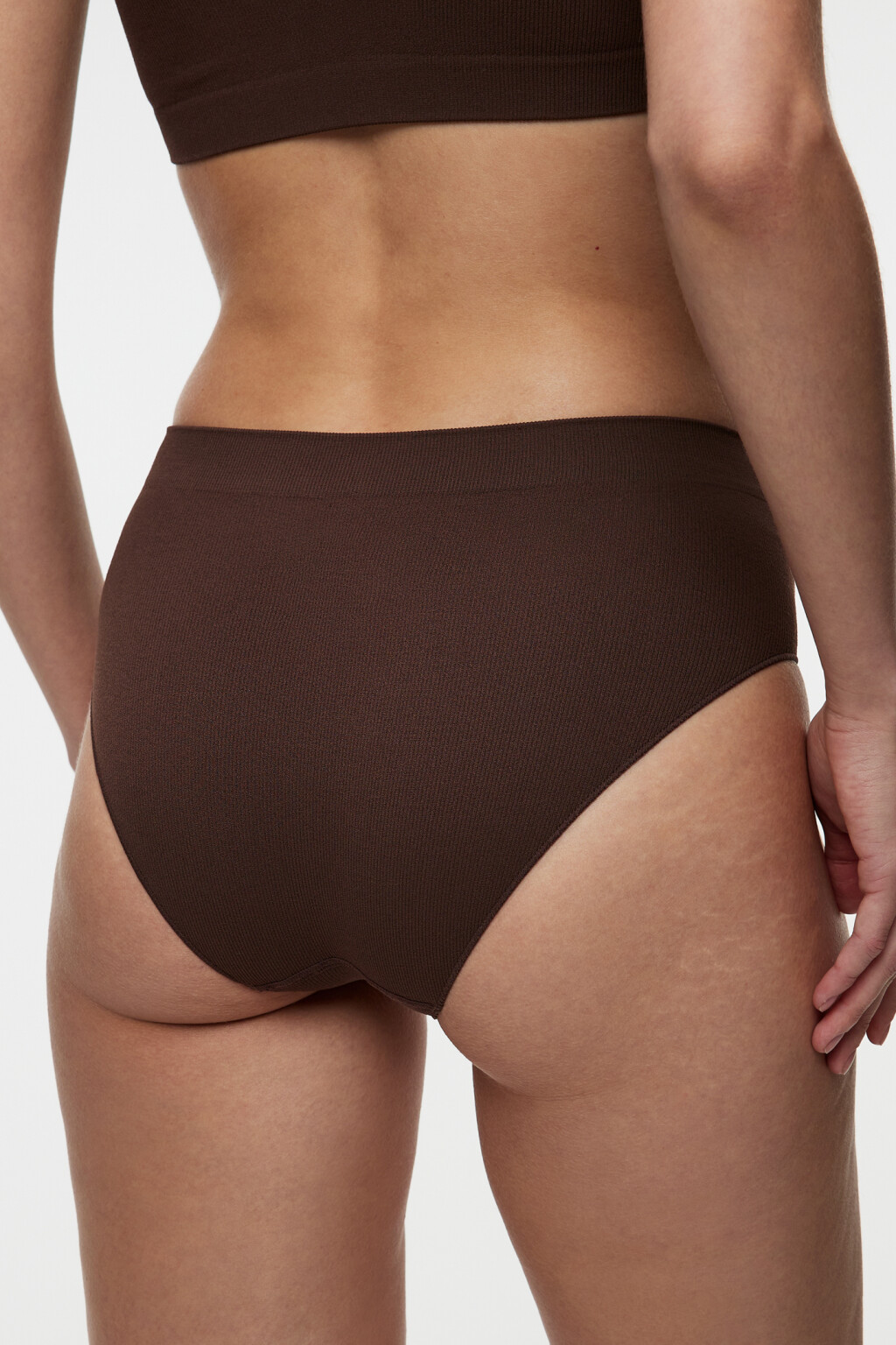Трусики-макси бесшовные высокие в рубчик - цвет коричневый - 2
