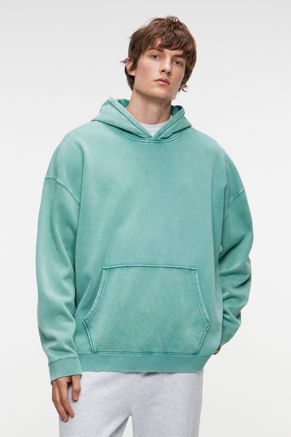 Толстовка oversize хлопковая с капюшоном и карманом - цвет зеленый - 1