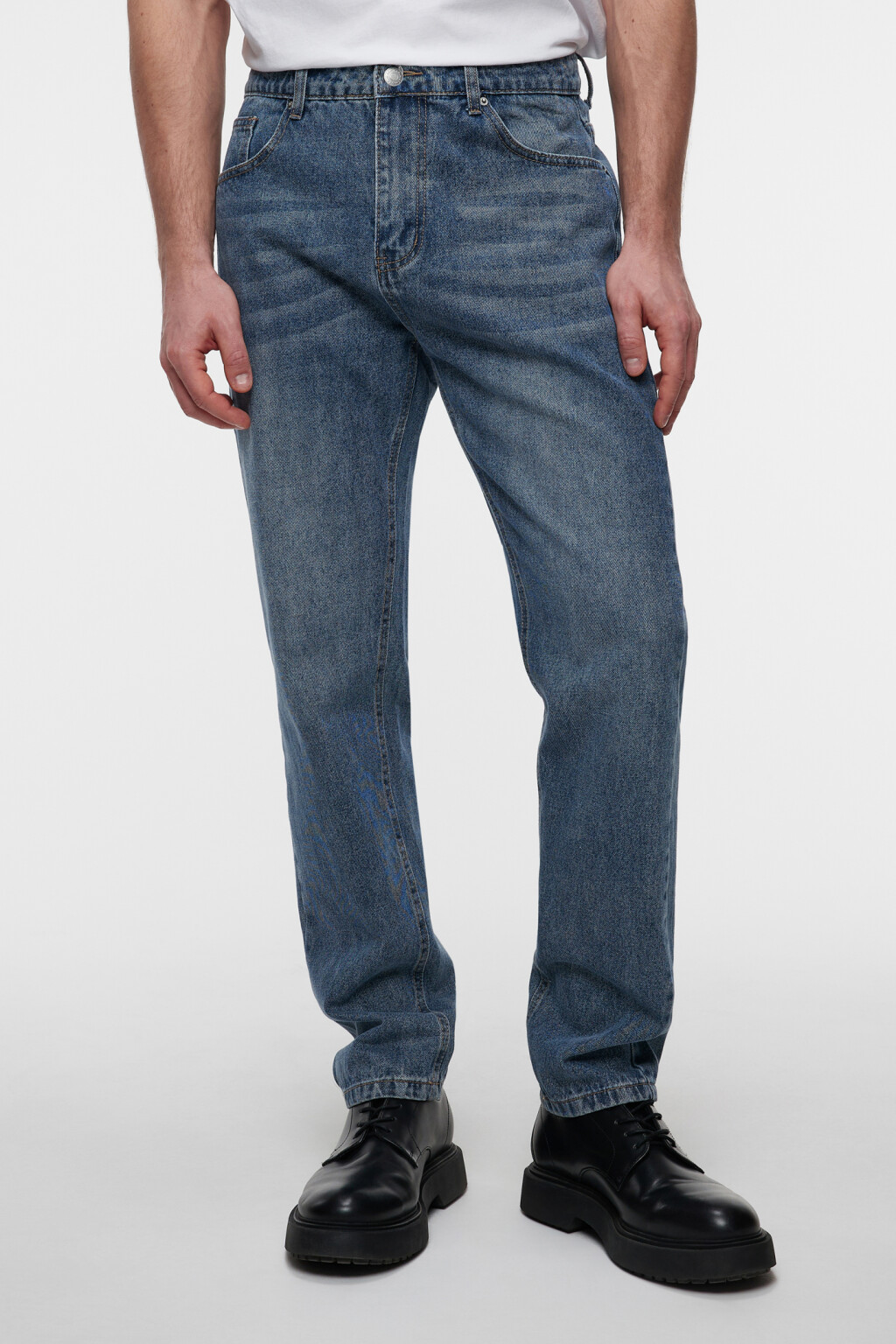 Джинсы slim зауженные со средней посадкой - цвет голубой - 1