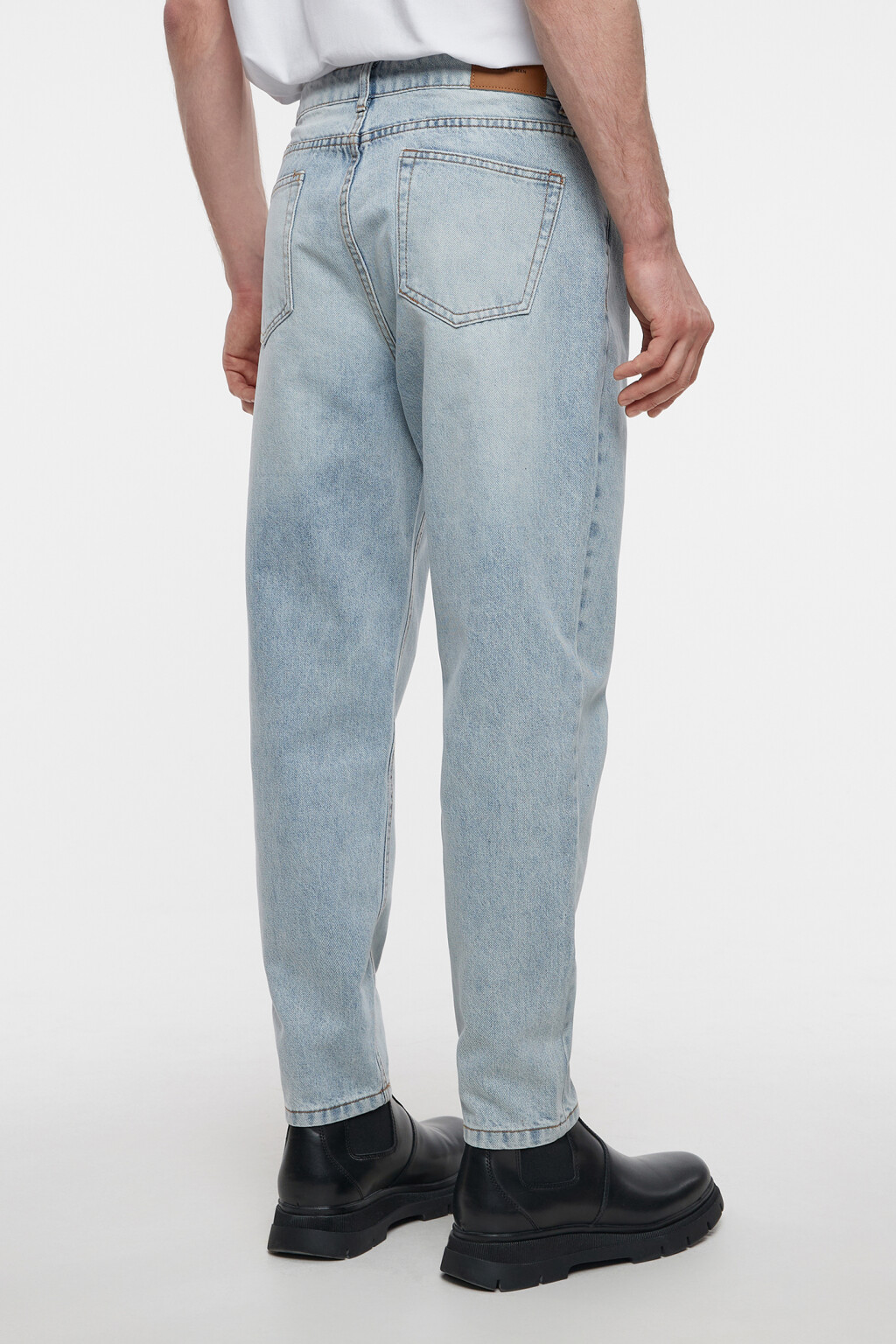 Джинсы tapered зауженные со средней посадкой - цвет голубой - 3