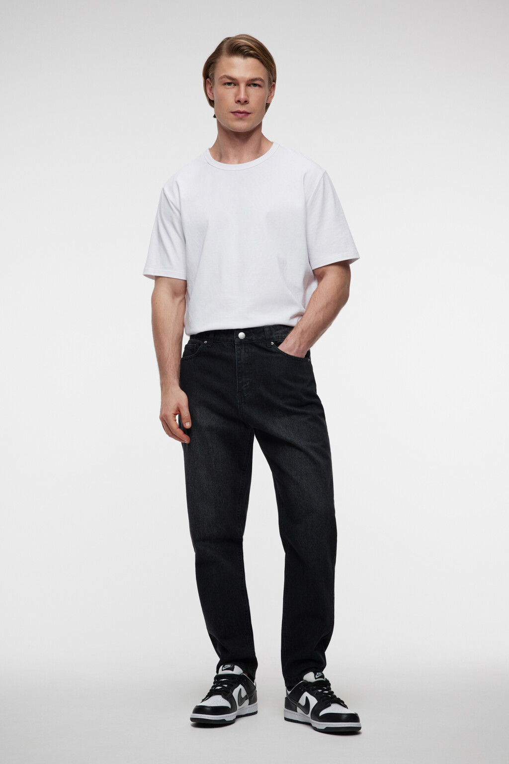 Джинсы tapered зауженные со средней посадкой - цвет черный - 4