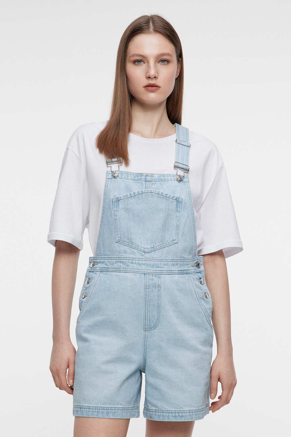Комбинезон джинсовый короткий с шортами на лямках - цвет голубой - 2