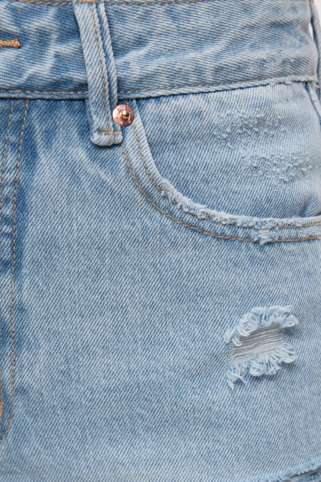 Шорты мини джинсовые с рваными краями - цвет голубой - 6