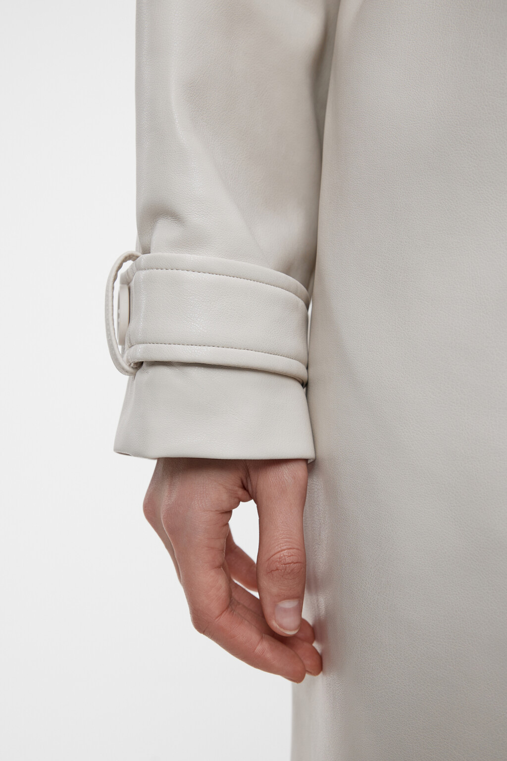 Плащ-тренчкот из искусственной кожи двубортный  с поясом - цвет бежевый - 7