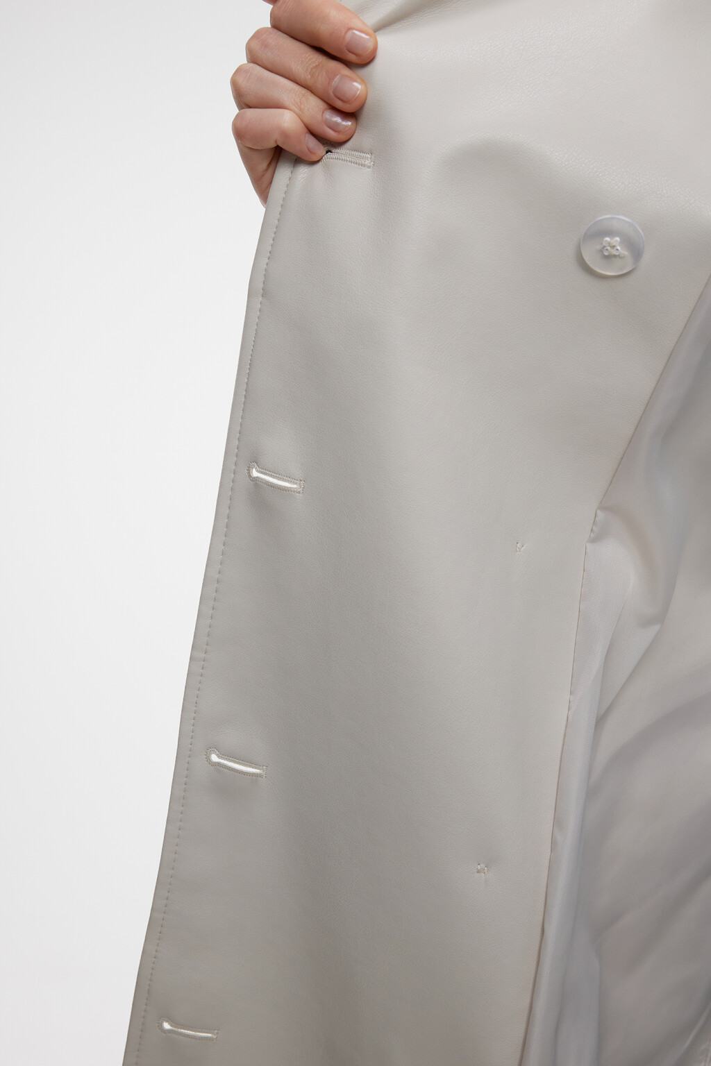 Плащ-тренчкот из искусственной кожи двубортный  с поясом - цвет бежевый - 8