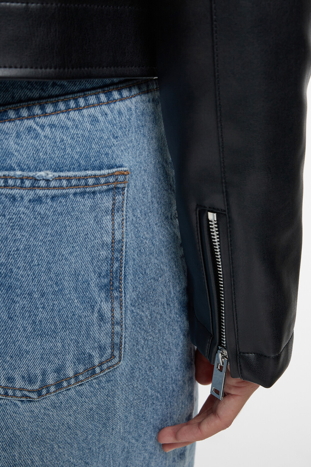 Куртка-косуха укороченная - цвет черный - 9