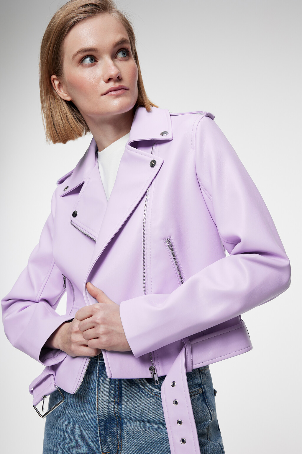 Куртка-косуха укороченная с ремнем - цвет сиреневый - 9