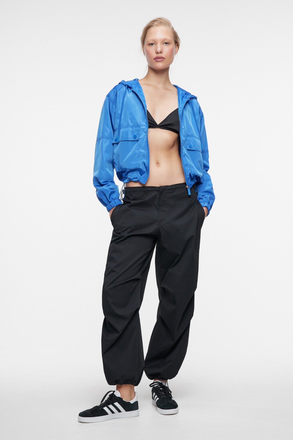 Куртка-ветровка oversize укороченная с капюшоном - цвет синий - 1