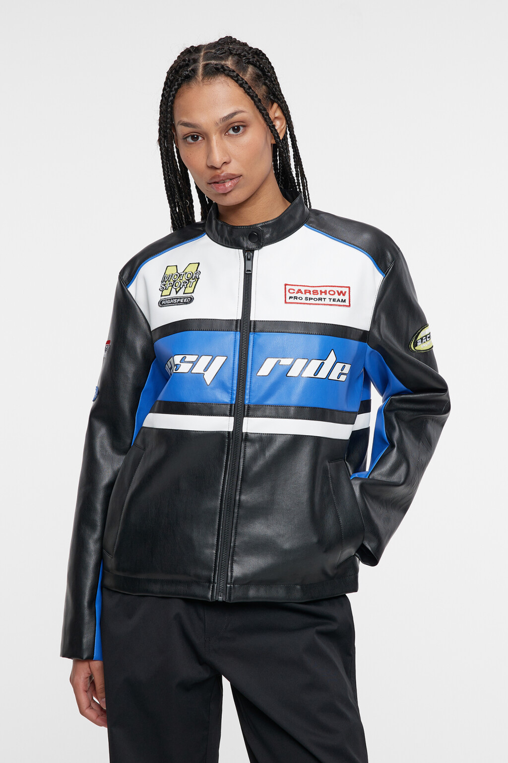 Куртка из искусственной кожи укороченная с принтом в мотостиле - цвет черный - 2