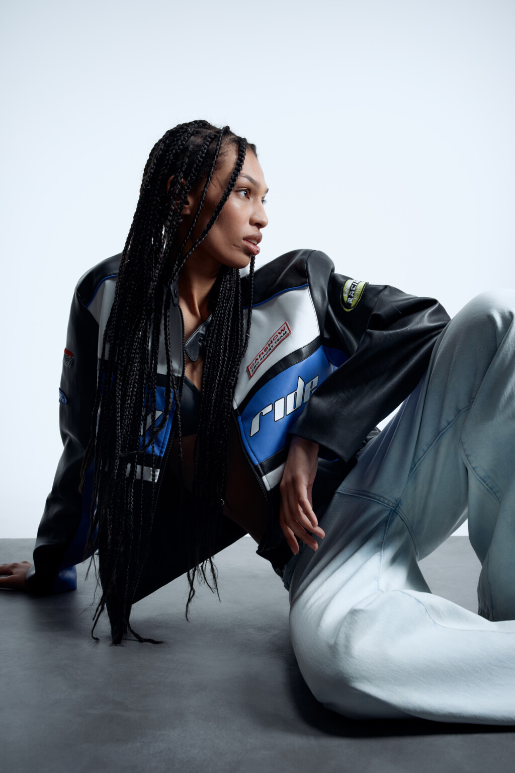 Куртка из искусственной кожи укороченная с принтом в мотостиле - цвет черный - 13