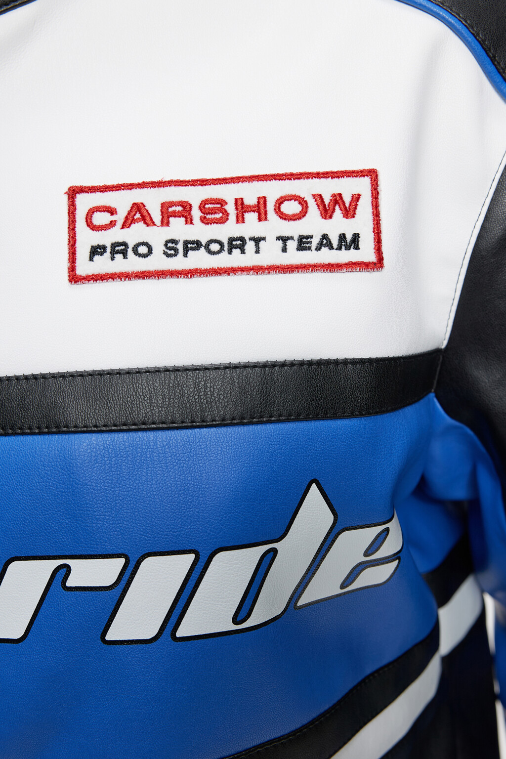 Куртка из искусственной кожи укороченная с принтом в мотостиле - цвет черный - 6