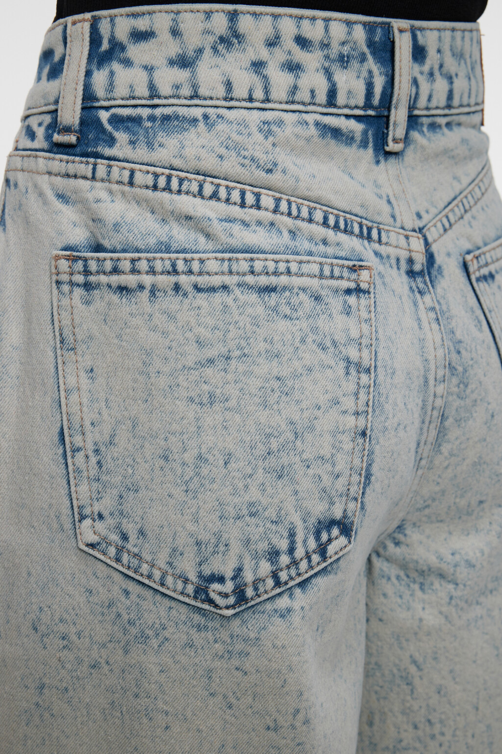 Джинсы-кюлоты широкие укороченные с вареным эффектом - цвет голубой - 6