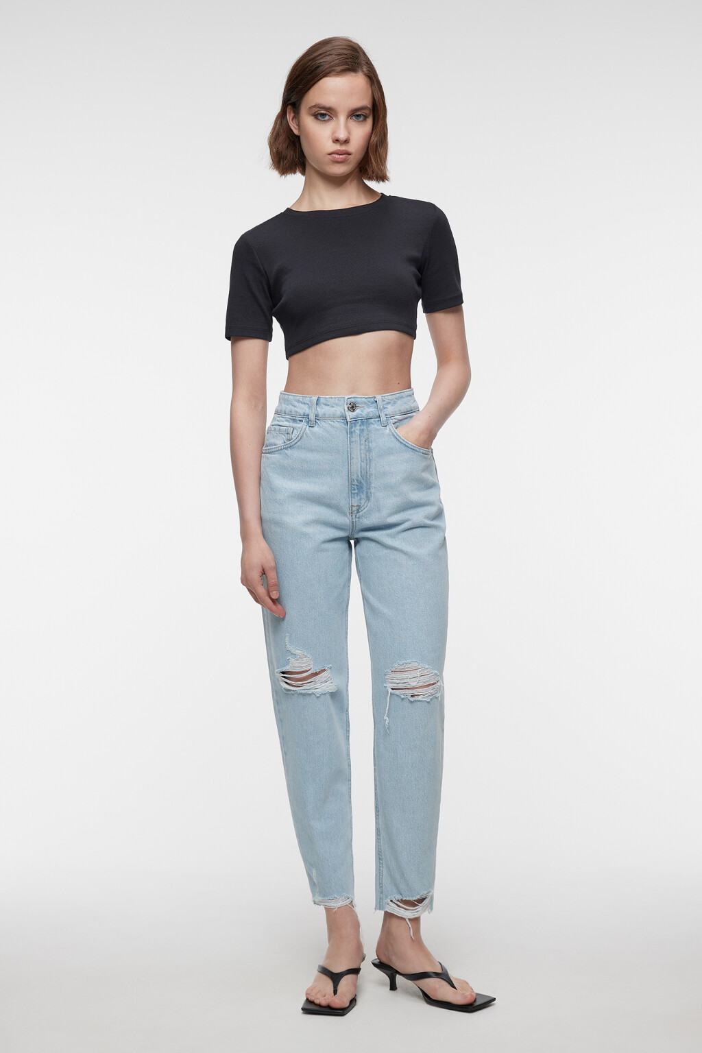 Джинсы mom's с рваными краями и коленями - цвет голубой - 4