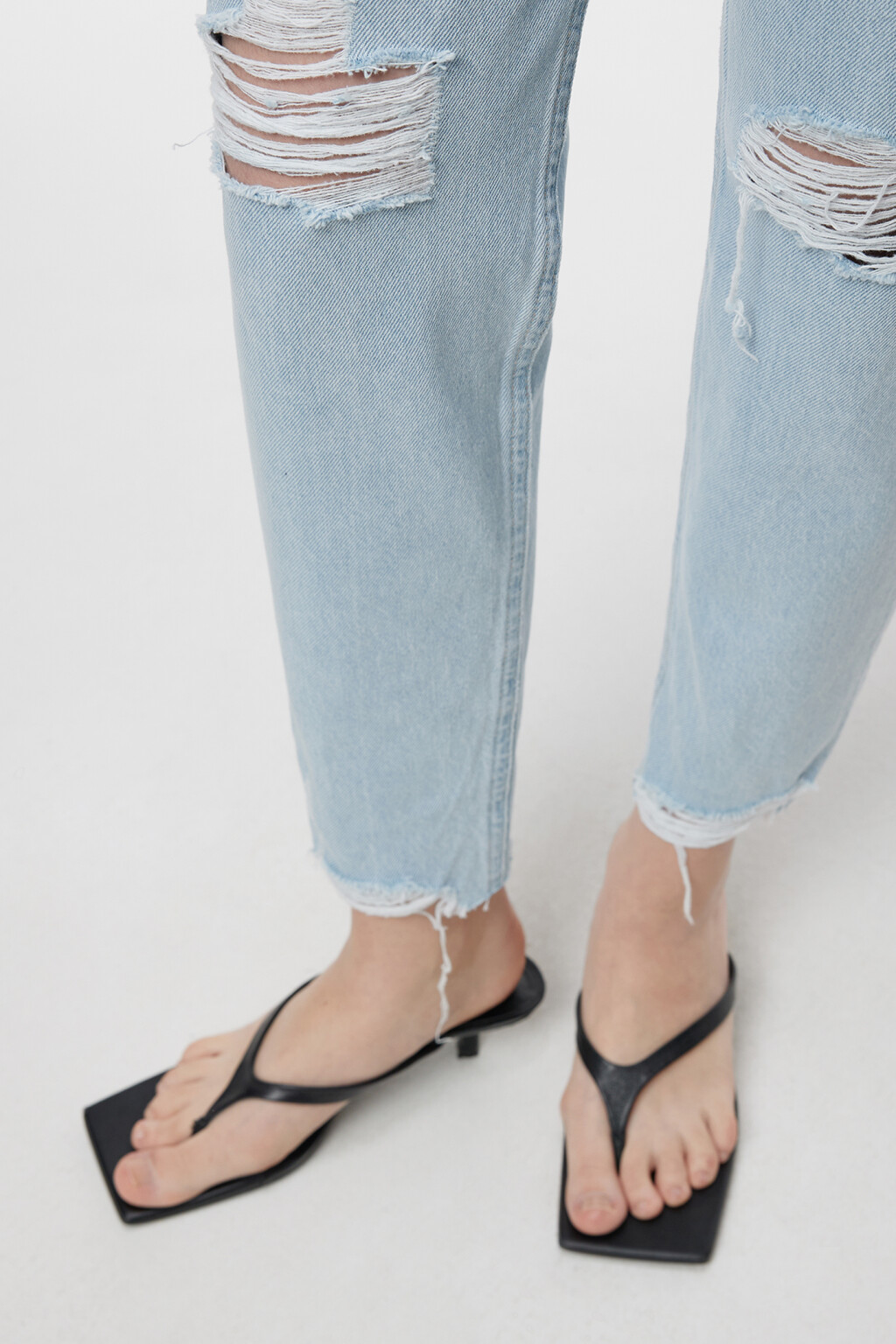 Джинсы mom's с рваными краями и коленями - цвет голубой - 6