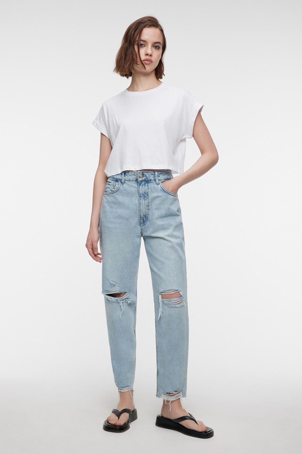 Джинсы mom's с рваными краями и коленями - цвет голубой - 1