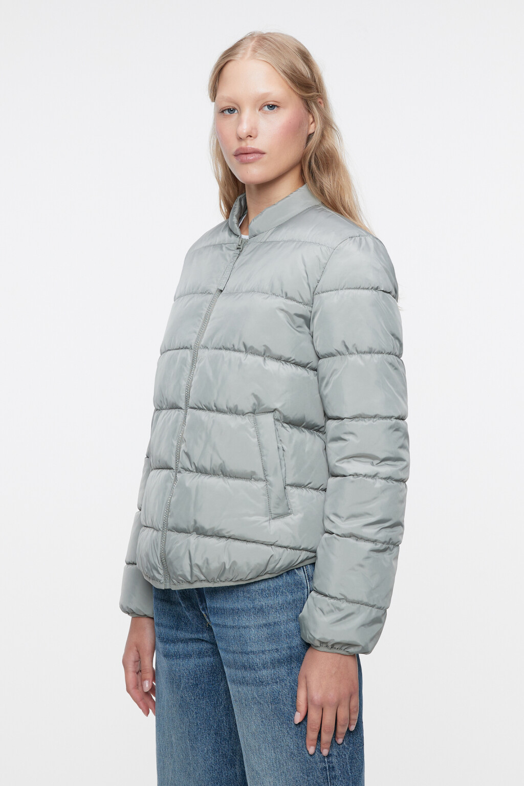 Куртка-бомбер стеганая короткая с воротником-стойкой - цвет зеленый - 2