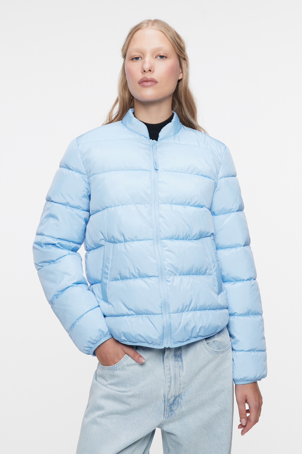 Куртка-бомбер стеганая короткая с воротником-стойкой - цвет голубой - 1
