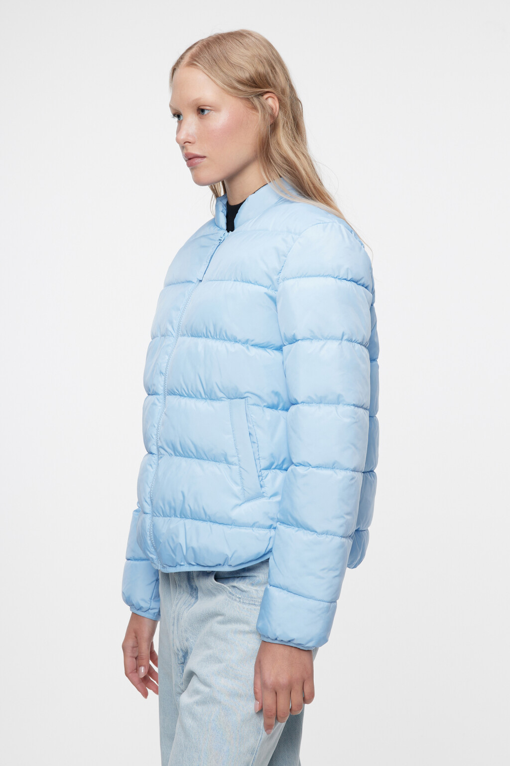 Куртка-бомбер стеганая короткая с воротником-стойкой - цвет голубой - 2