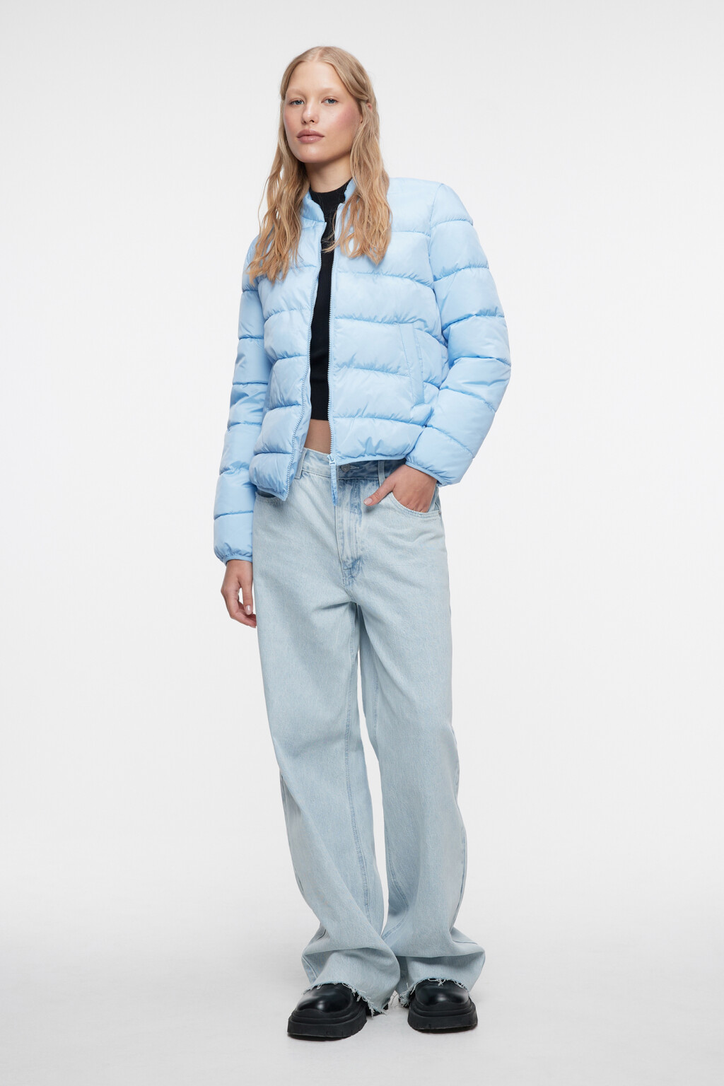 Куртка-бомбер стеганая короткая с воротником-стойкой - цвет голубой - 4