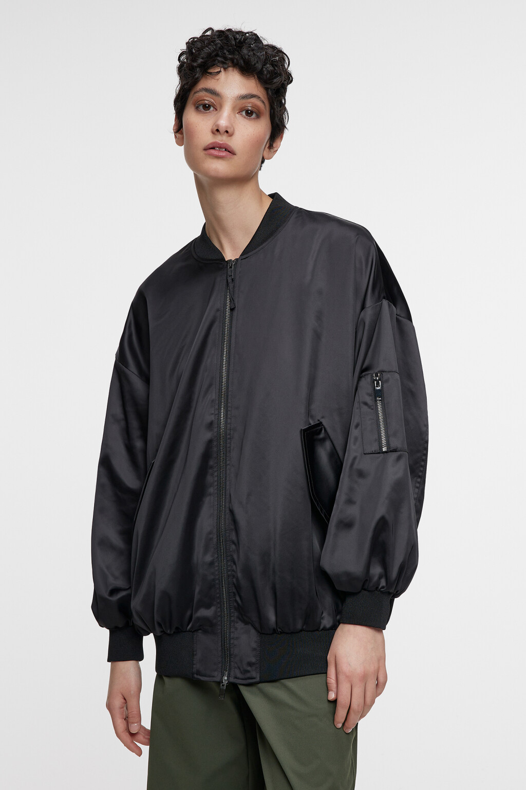Куртка-бомбер oversize удлиненная с двойной собачкой - цвет черный - 1