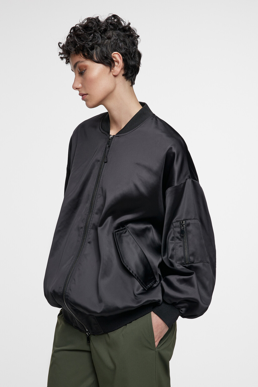 Куртка-бомбер oversize удлиненная с двойной собачкой - цвет черный - 2