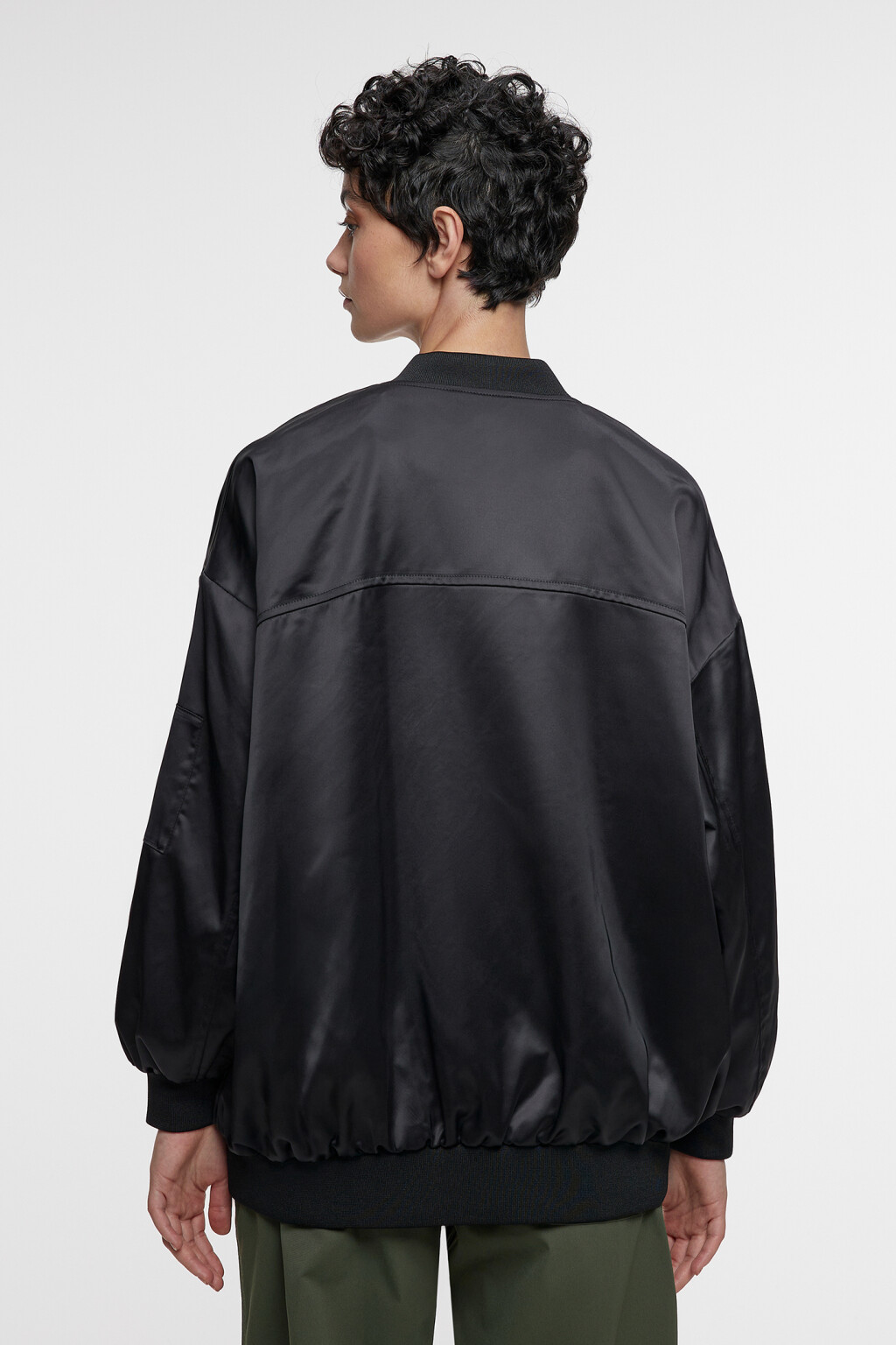 Куртка-бомбер oversize удлиненная с двойной собачкой - цвет черный - 3