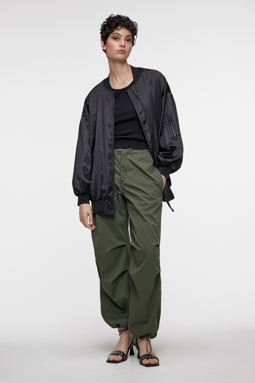 Куртка-бомбер oversize удлиненная с двойной собачкой - цвет черный - 4