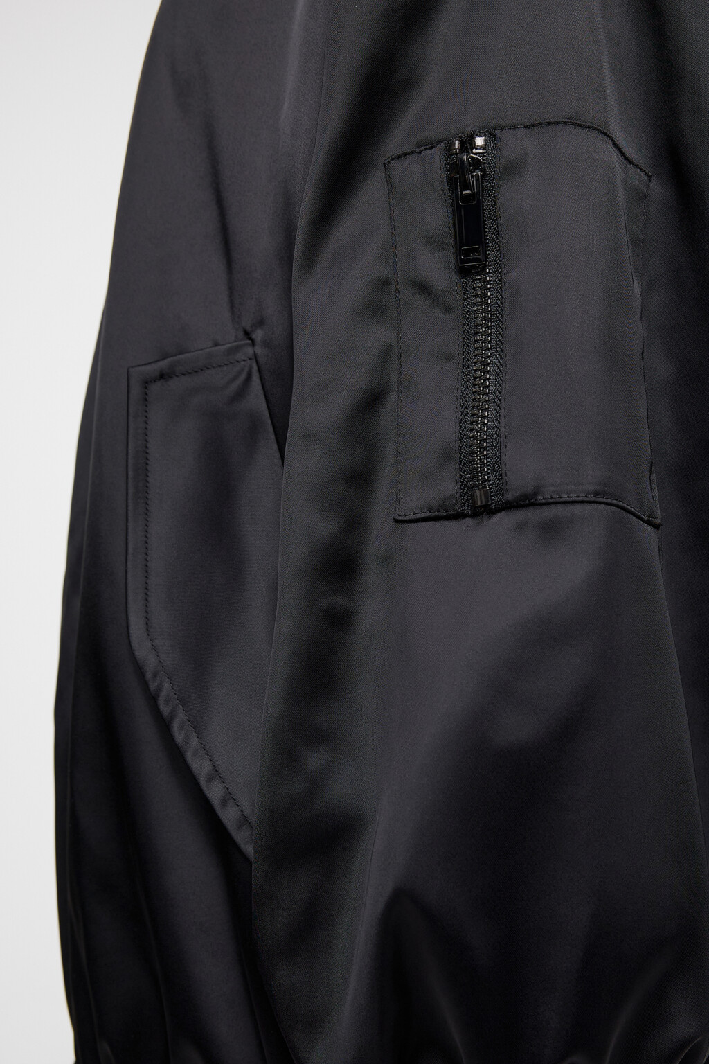 Куртка-бомбер oversize удлиненная с двойной собачкой - цвет черный - 7