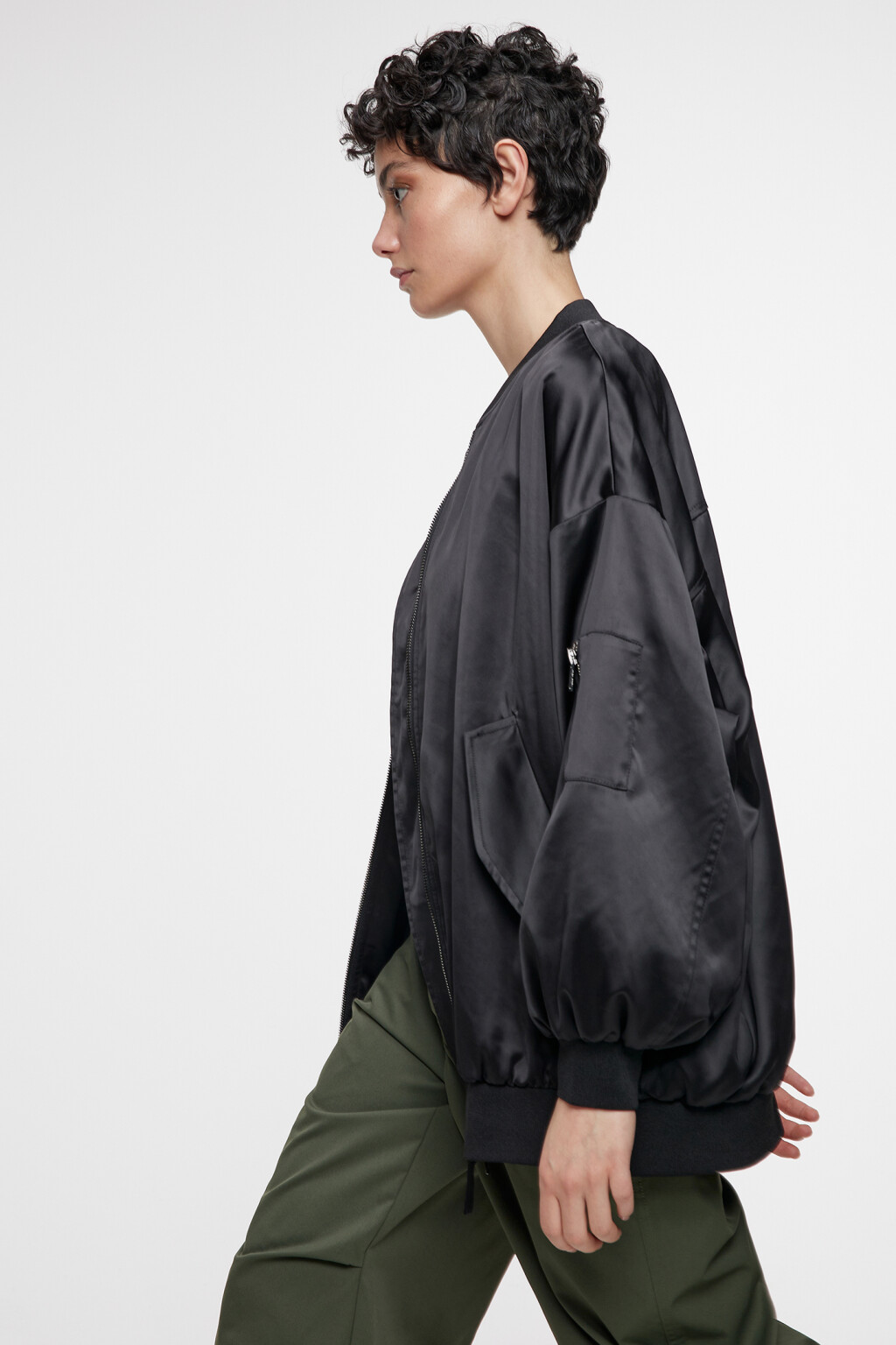 Куртка-бомбер oversize удлиненная с двойной собачкой - цвет черный - 9