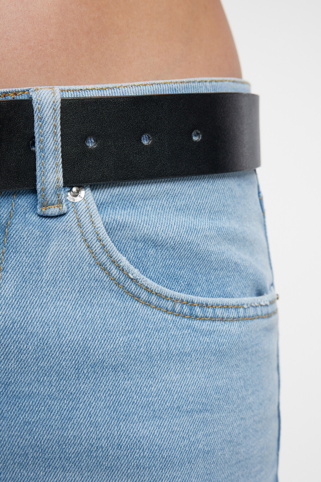 Джинсы bootcut расклешенные с ремнем из искусственной кожи - цвет голубой - 5