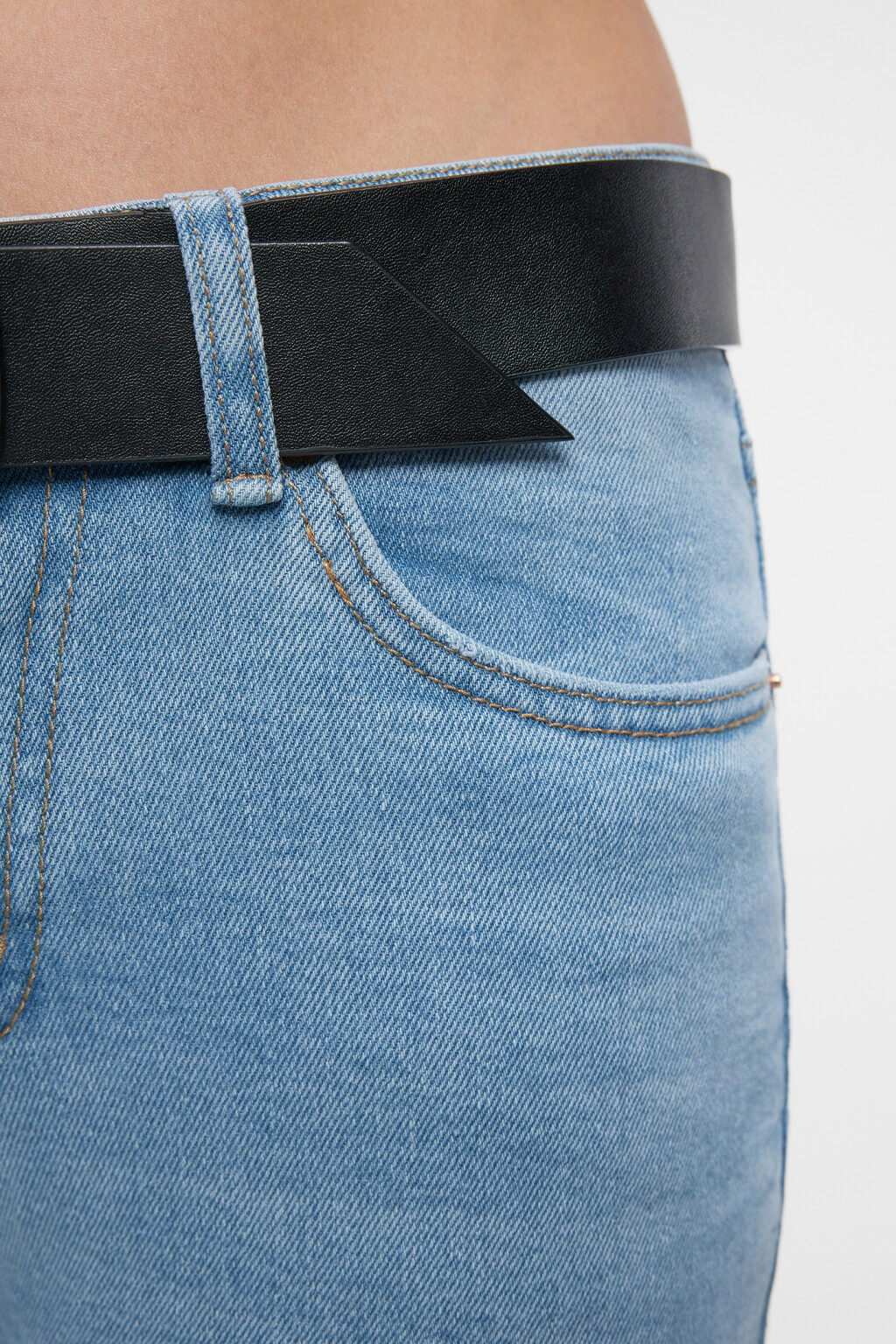 Джинсы bootcut расклешенные с ремнем из искусственной кожи - цвет голубой - 6