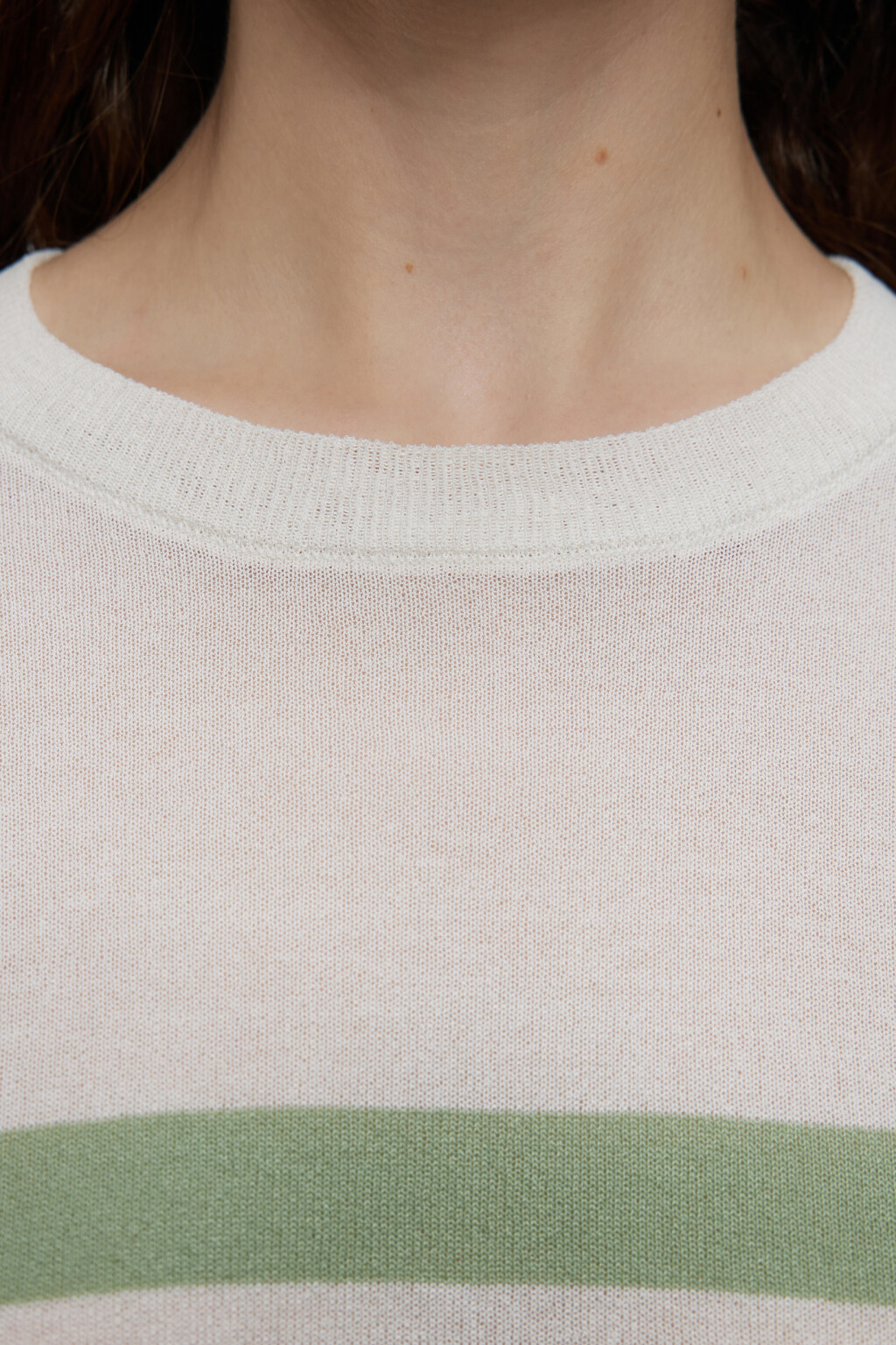 Свитер вискозный тонкой вязки с разрезами по бокам - цвет зеленый - 6