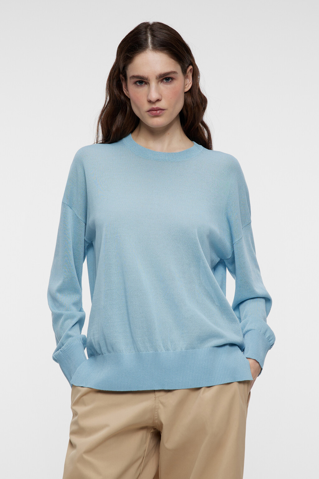 Свитер вискозный тонкой вязки с разрезами по бокам - цвет голубой - 1