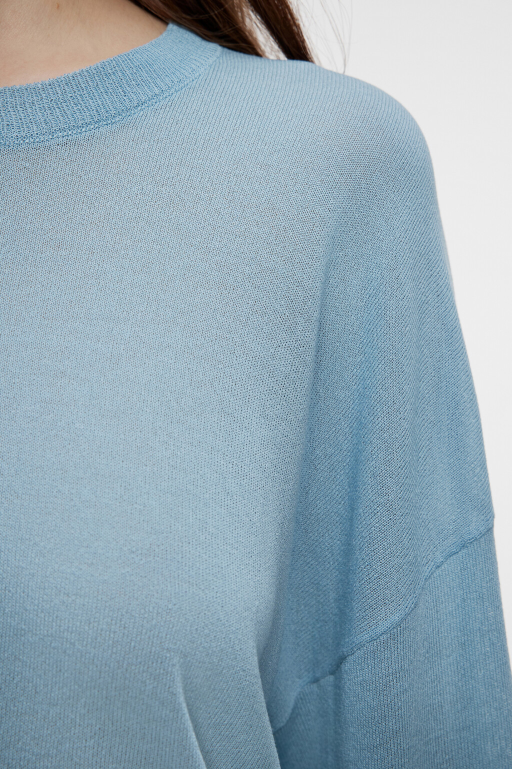 Свитер вискозный тонкой вязки с разрезами по бокам - цвет голубой - 7