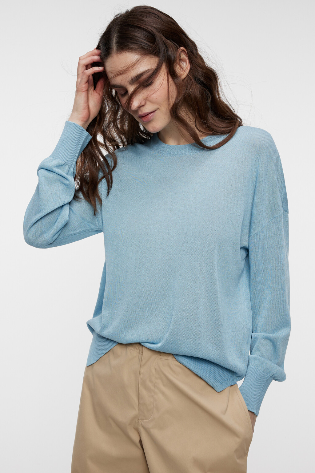Свитер вискозный тонкой вязки с разрезами по бокам - цвет голубой - 8