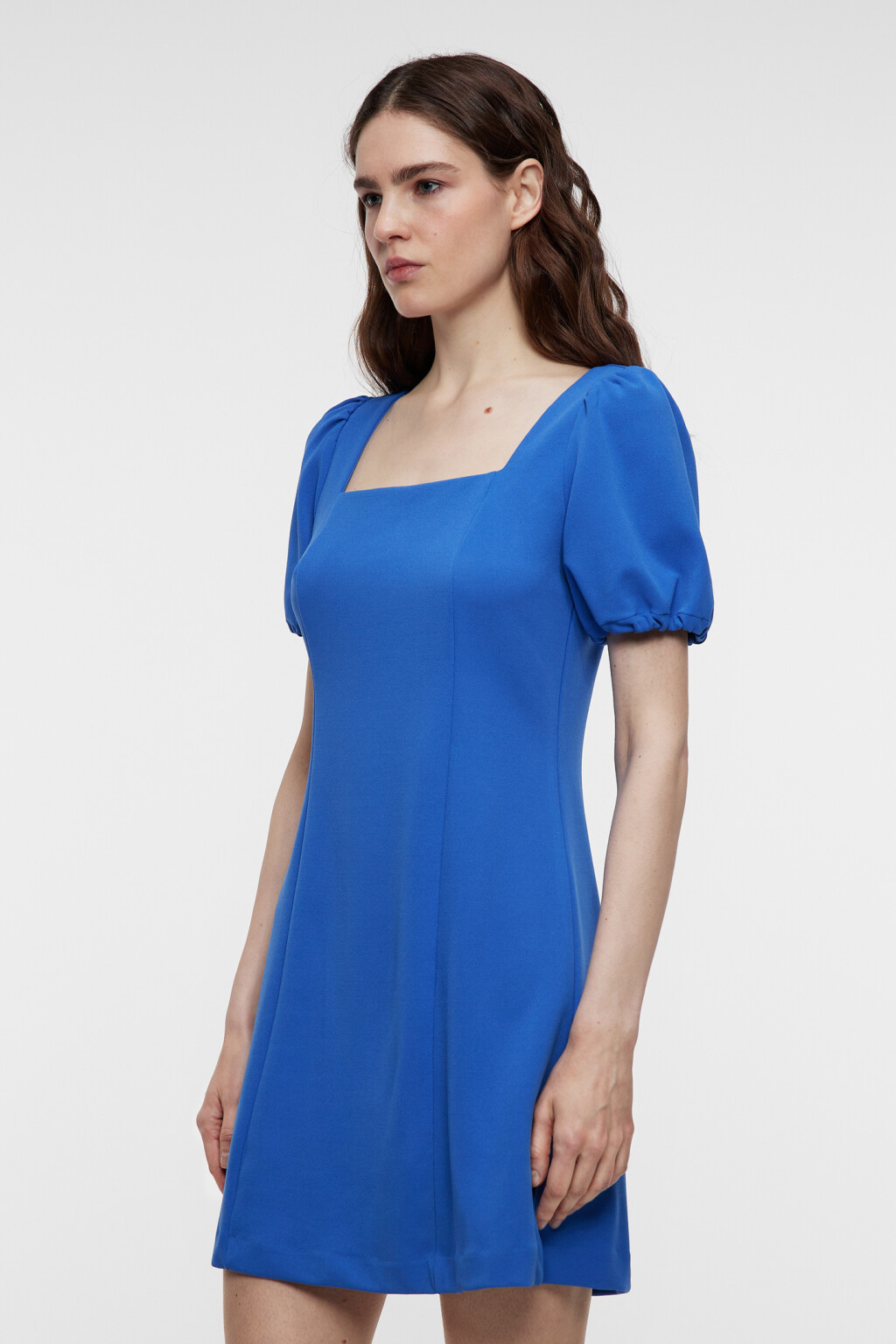 Платье мини приталенное креповое с вырезом каре - цвет синий - 2