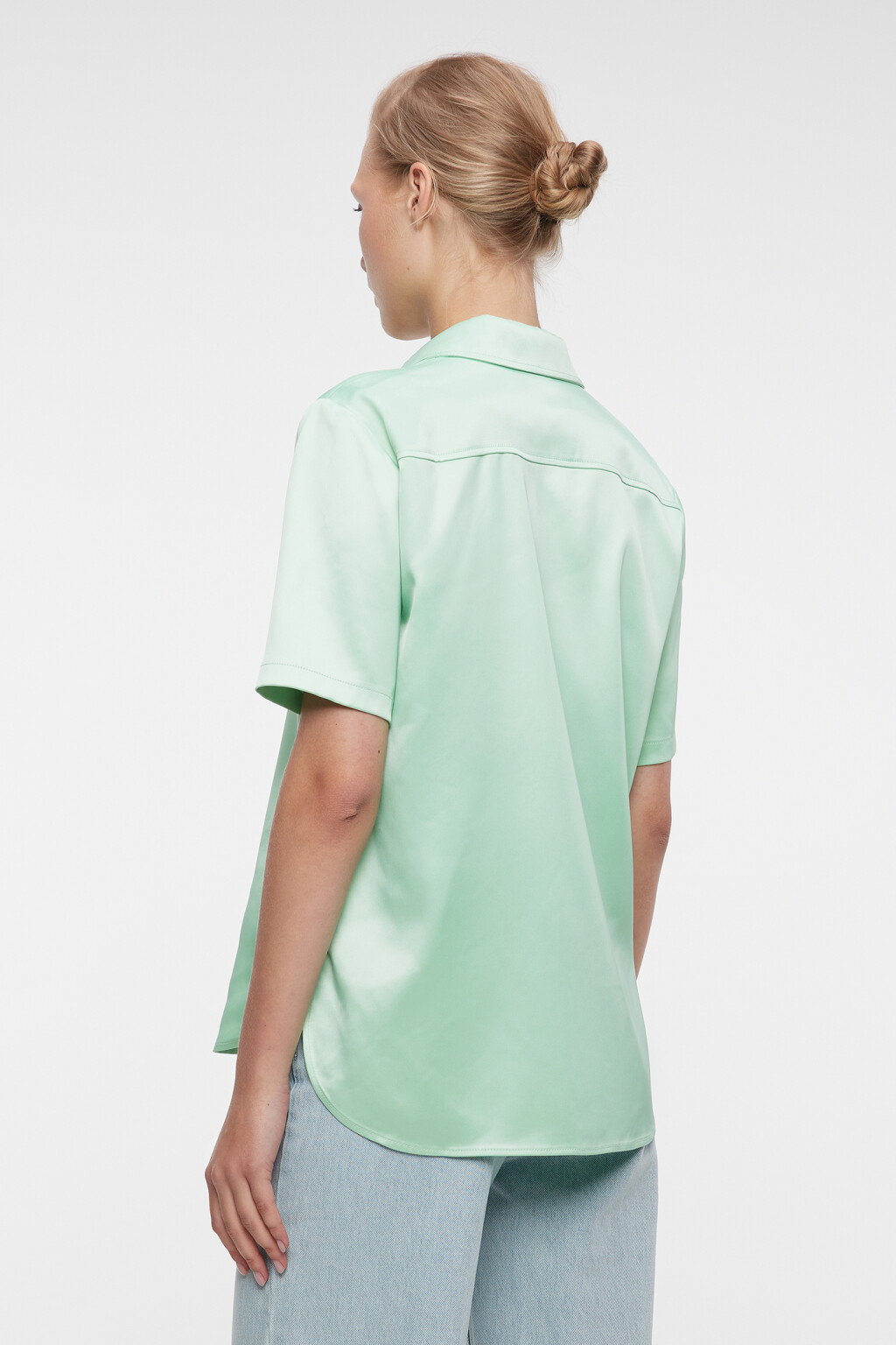 Блузка-рубашка прямая атласная с короткими рукавами - цвет зеленый - 3