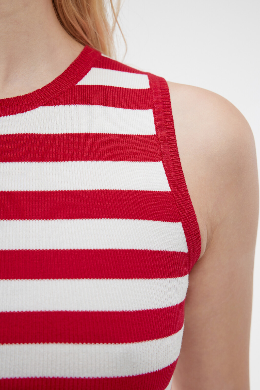 Топ-майка вискозный облегающий в рубчик - цвет красный - 5