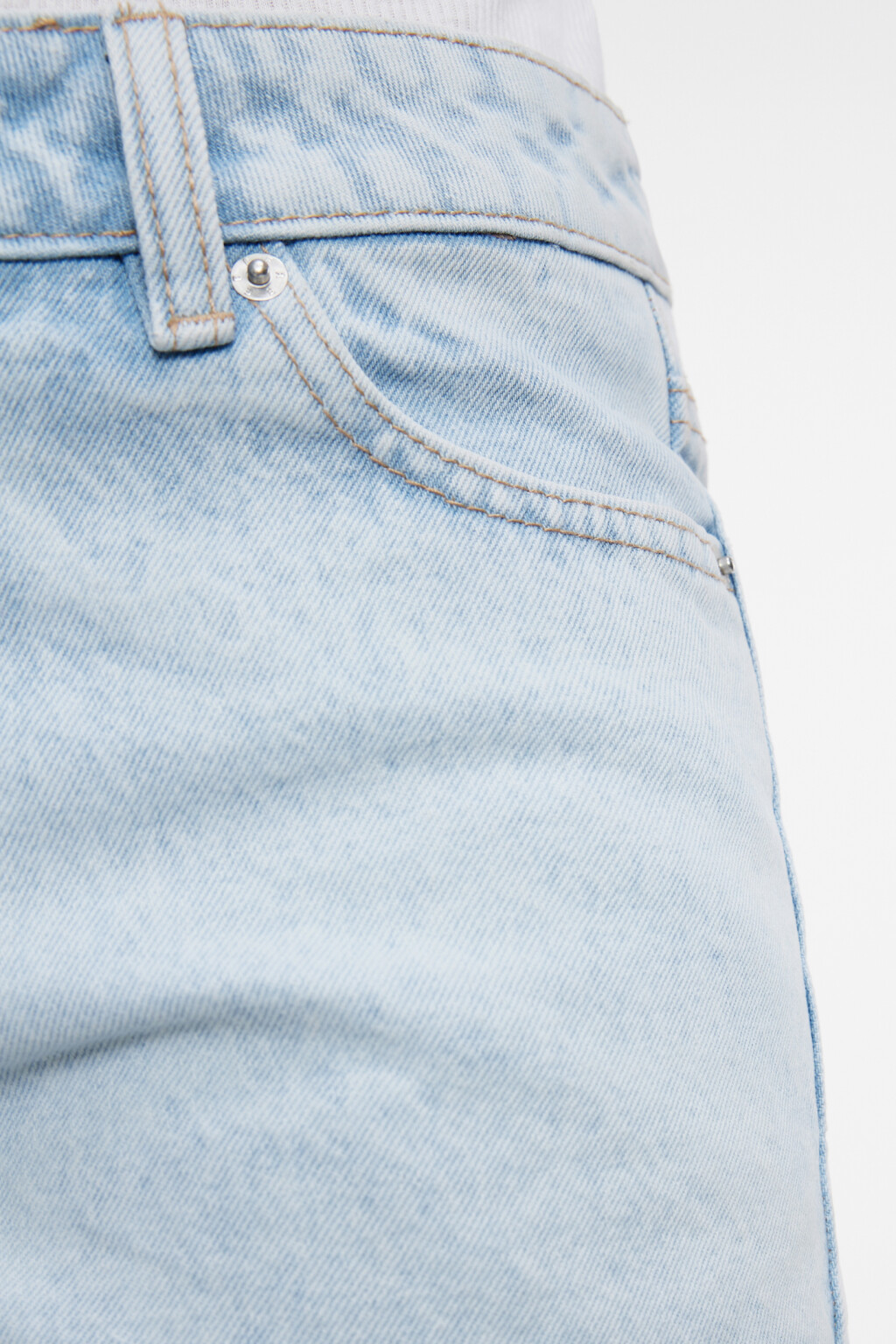 Шорты мини джинсовые со средней посадкой - цвет голубой - 6