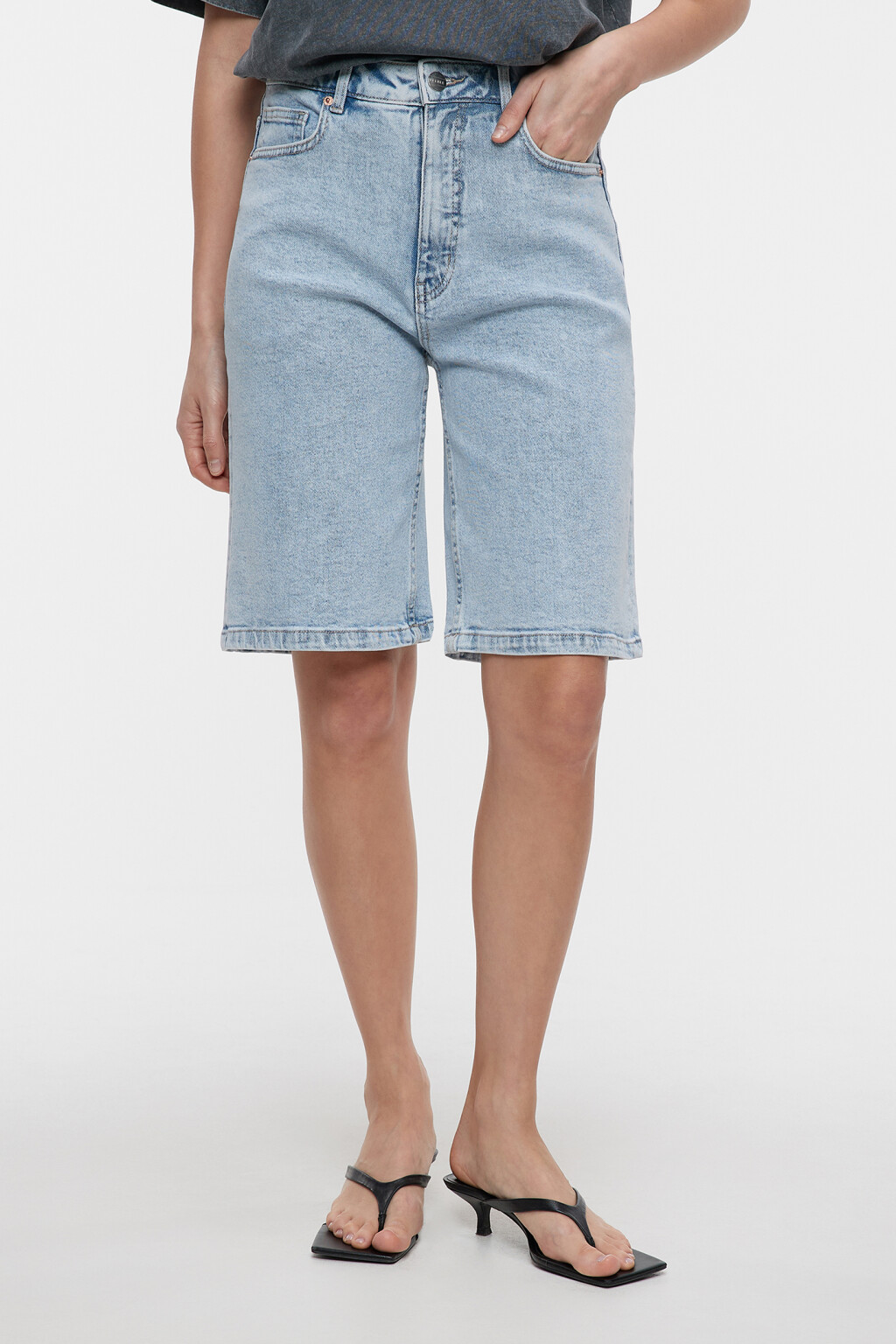 Шорты-бермуды джинсовые с высокой посадкой - цвет голубой - 2