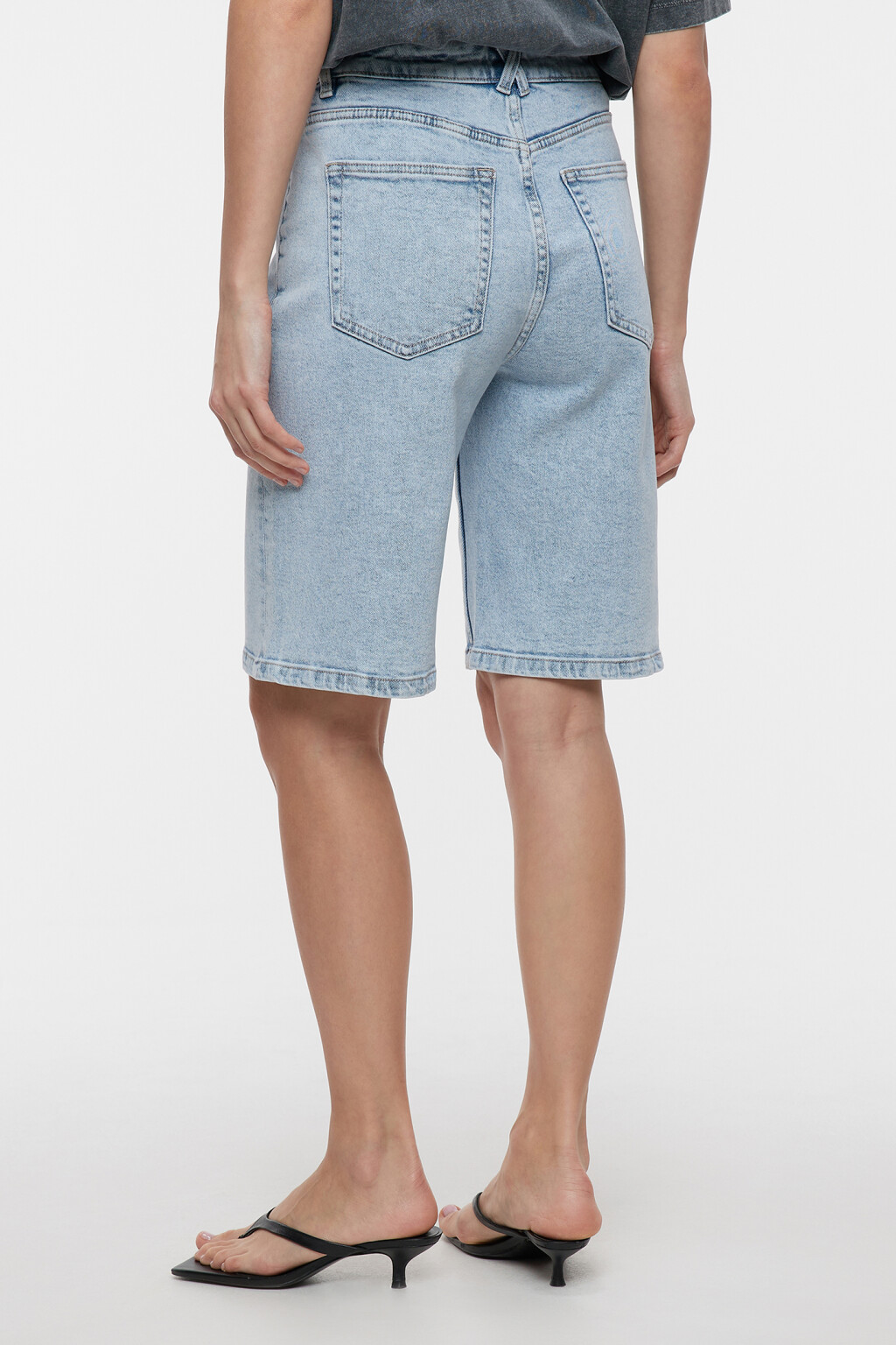 Шорты-бермуды джинсовые с высокой посадкой - цвет голубой - 4