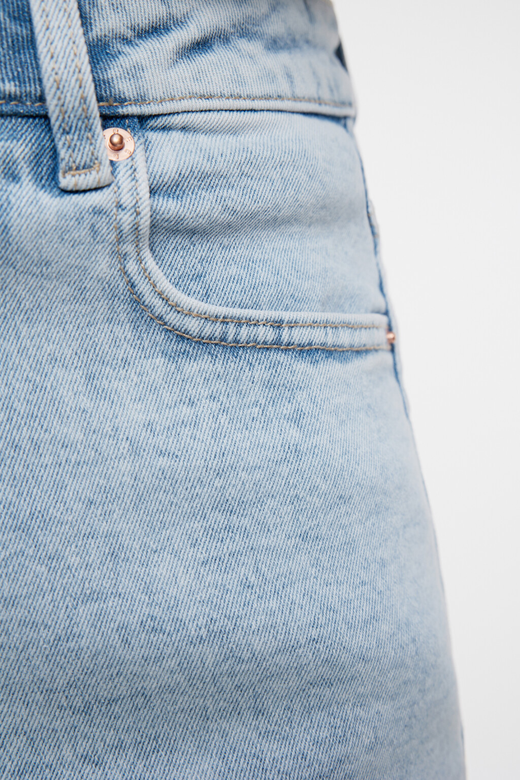 Шорты-бермуды джинсовые с высокой посадкой - цвет голубой - 5