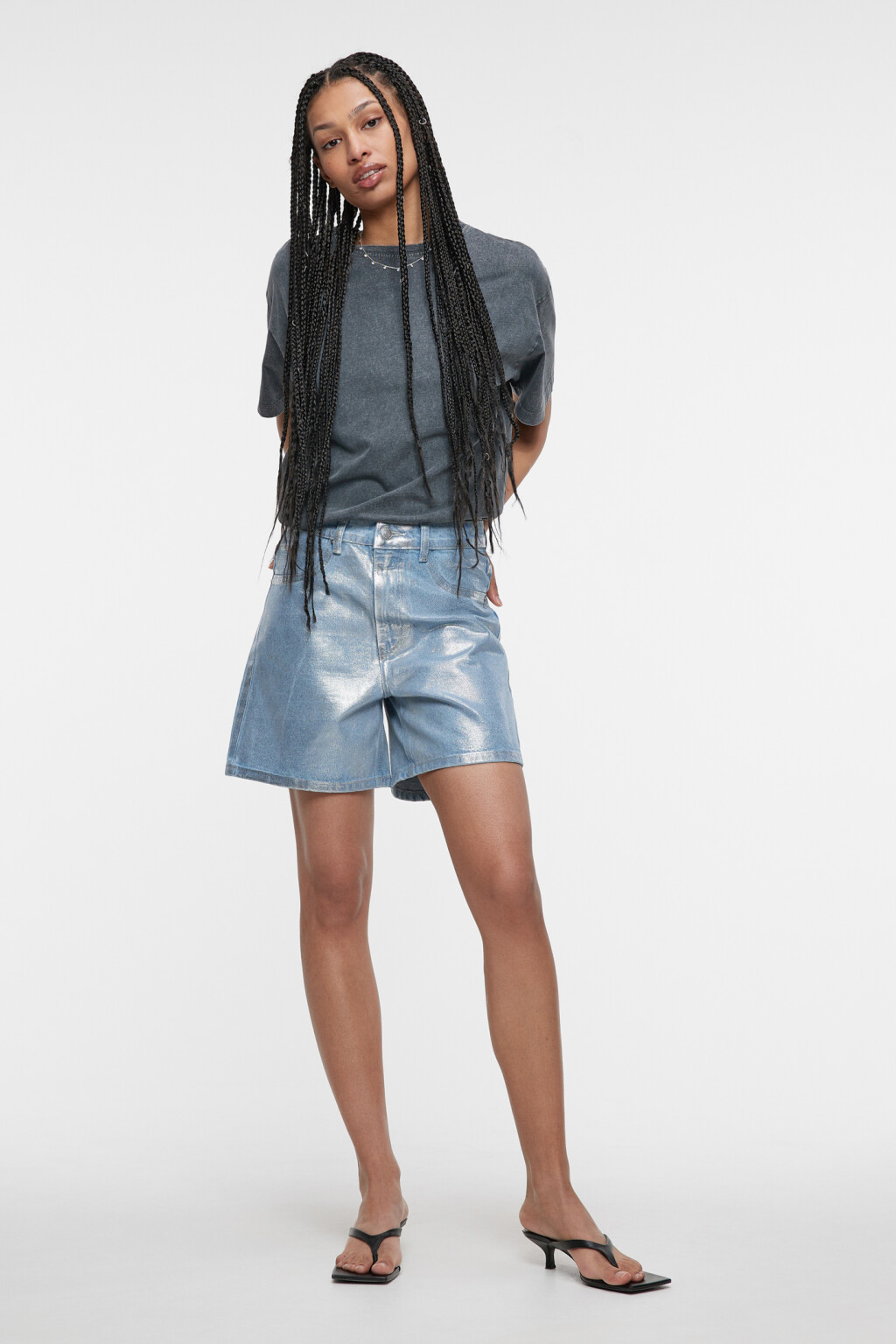 Шорты-бермуды джинсовые с эффектом металлик - цвет серый - 4